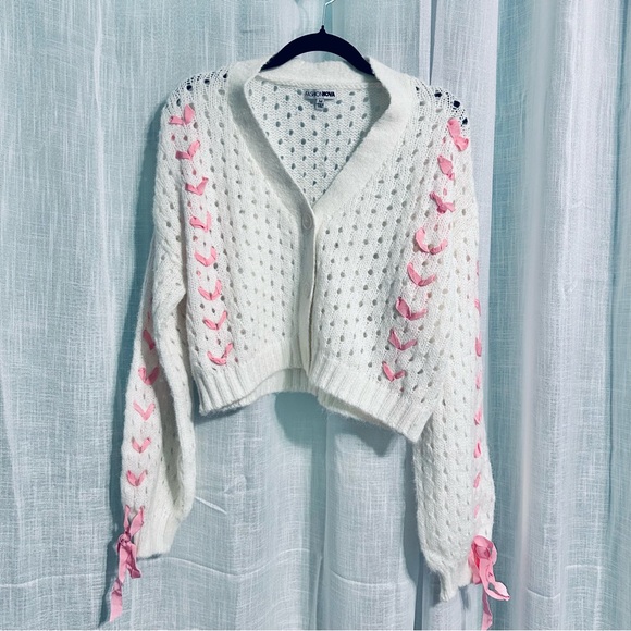 Fashion Nova Sweaters - EUC Fashion Nova Crochet Cropped Cream Cardigan With Bows- Size Medium